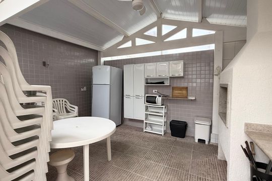 Área comum - Churrasqueira de apartamento para alugar com 2 quartos, 170m² em Tortuga, Guarujá
