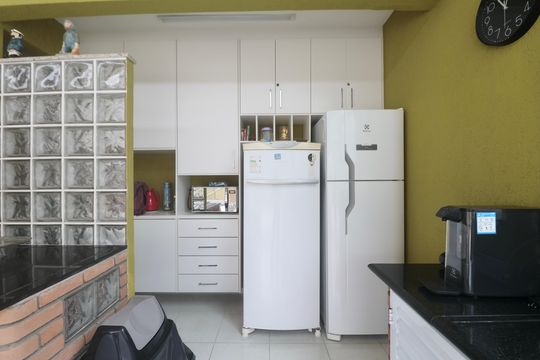 Cozinha de apartamento para alugar com 2 quartos, 170m² em Tortuga, Guarujá