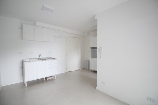 Sala/Cozinha de apartamento para alugar com 1 quarto, 33m² em Portal do Morumbi, São Paulo