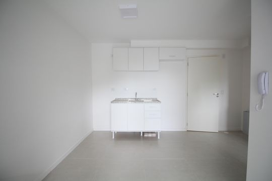 Sala/Cozinha de apartamento para alugar com 1 quarto, 33m² em Portal do Morumbi, São Paulo