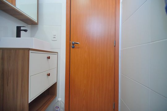 Banheiro de apartamento à venda com 2 quartos, 41m² em Santos Dumont, São Leopoldo