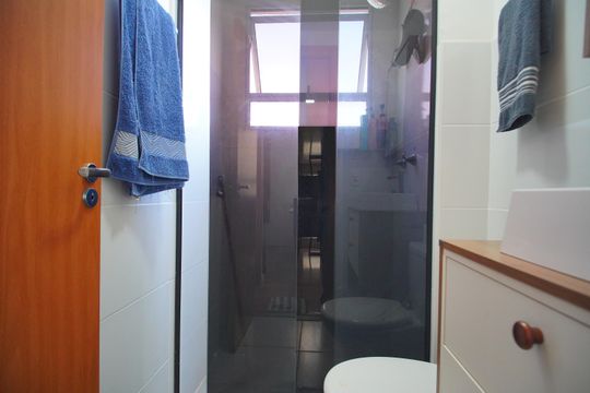 Banheiro de apartamento à venda com 2 quartos, 41m² em Santos Dumont, São Leopoldo