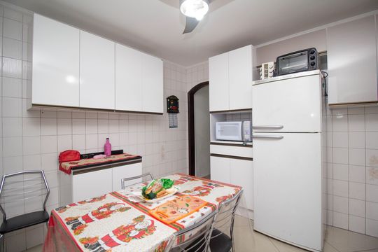 Cozinha de casa para alugar com 3 quartos, 315m² em Vila Miriam, São Paulo