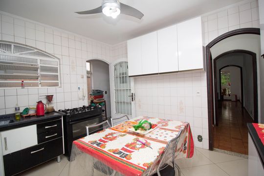 Cozinha de casa para alugar com 3 quartos, 315m² em Vila Miriam, São Paulo
