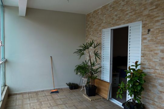 Sacada de casa à venda com 3 quartos, 173m² em Bandeiras, Osasco