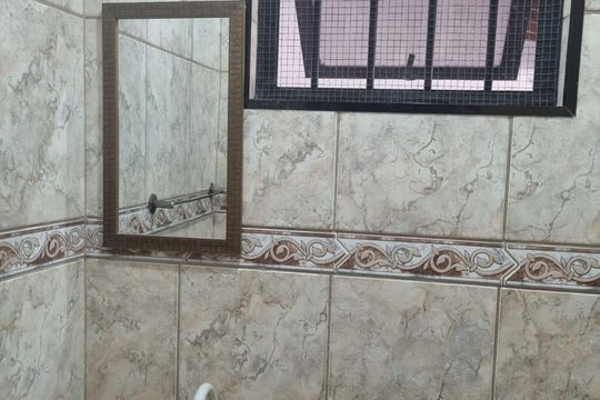 Banheiro de casa à venda com 4 quartos, 90m² em Parque Santa Madalena, São Paulo