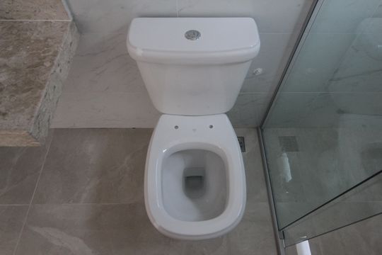 Banheiro da Suíte de casa de condomínio à venda com 3 quartos, 139m² em Trevo, Belo Horizonte