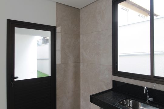 Cozinha de casa de condomínio à venda com 3 quartos, 139m² em Trevo, Belo Horizonte