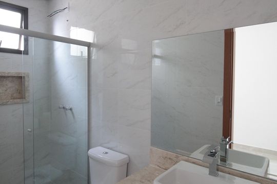 Banheiro da Suíte de casa de condomínio à venda com 3 quartos, 140m² em Trevo, Belo Horizonte