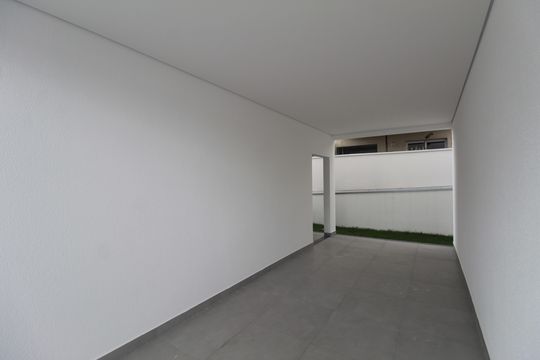 Garagem de casa de condomínio à venda com 3 quartos, 140m² em Trevo, Belo Horizonte