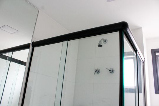 Banheiro de kitnet/studio para alugar com 1 quarto, 19m² em República, São Paulo