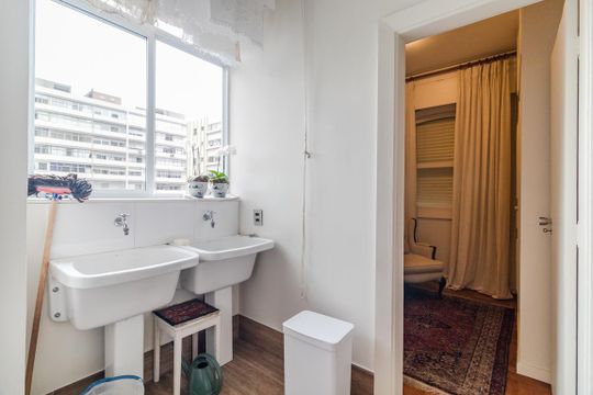 Área de Serviço de apartamento à venda com 3 quartos, 210m² em Cerqueira César, São Paulo
