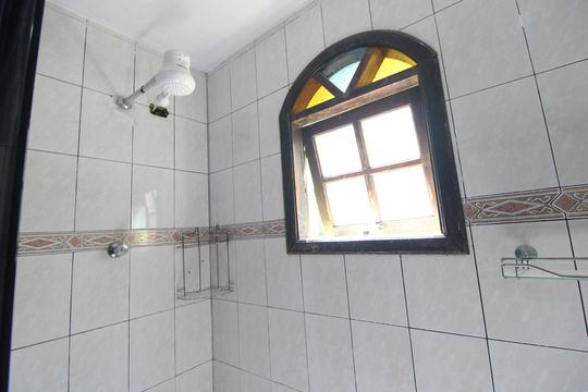 Banheiro Social de casa para alugar com 2 quartos, 119m² em Parque Cocaia, São Paulo