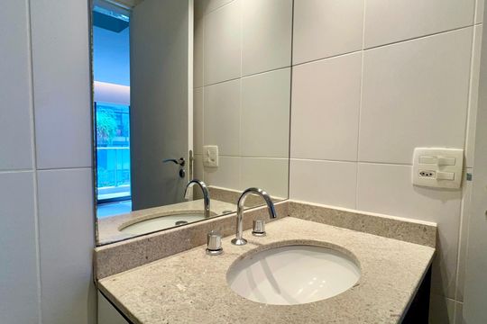 Banheiro de kitnet/studio para alugar com 1 quarto, 33m² em Vila Madalena, São Paulo