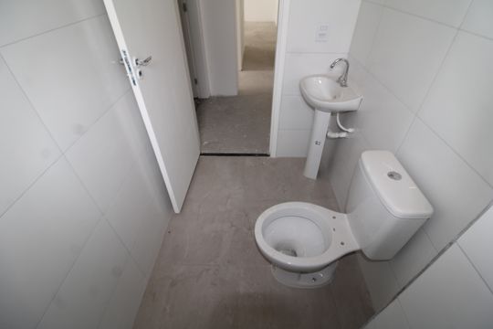 Banheiro de apartamento à venda com 2 quartos, 48m² em Piqueri, São Paulo