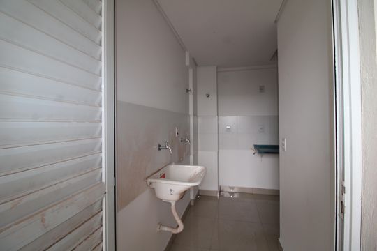 Sala / Cozinha de apartamento à venda com 2 quartos, 48m² em Piqueri, São Paulo