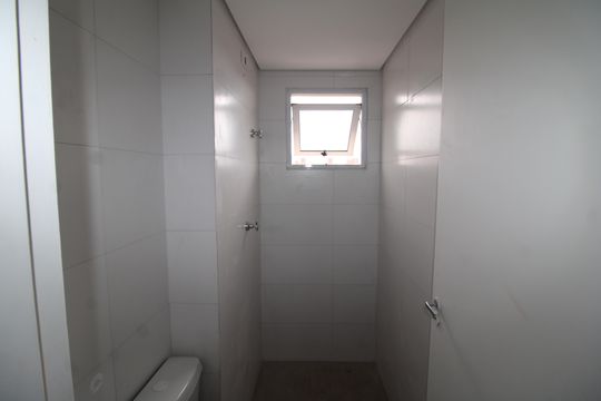 Banheiro de apartamento à venda com 2 quartos, 48m² em Piqueri, São Paulo
