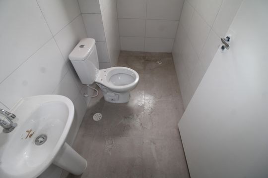 Banheiro de apartamento à venda com 2 quartos, 48m² em Piqueri, São Paulo
