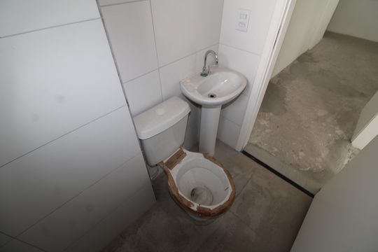 Banheiro de apartamento à venda com 1 quarto, 39m² em Piqueri, São Paulo