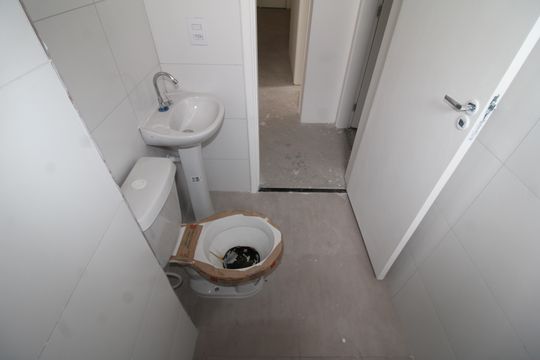 Banheiro de apartamento à venda com 2 quartos, 49m² em Piqueri, São Paulo