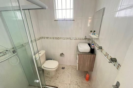 Banheiro de casa à venda com 2 quartos, 292m² em Tanque, Rio de Janeiro