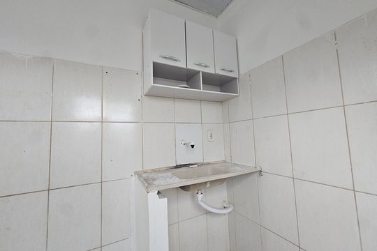 Cozinha de casa para alugar com 2 quartos, 43m² em Imbuí, Salvador