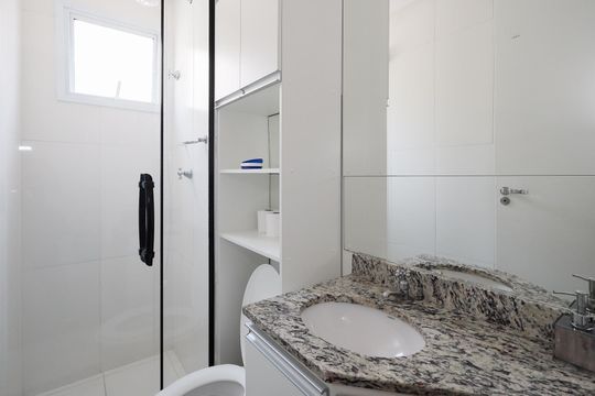 Banheiro de apartamento para alugar com 1 quarto, 31m² em Vila Mazzei, São Paulo