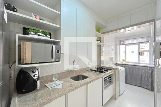 Cozinha de apartamento à venda com 1 quarto, 42m² em Rio Branco, Porto Alegre
