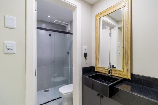 Banheiro de apartamento para alugar com 2 quartos, 75m² em Centro, Florianópolis