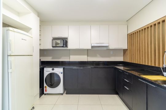 Cozinha de apartamento para alugar com 2 quartos, 75m² em Centro, Florianópolis