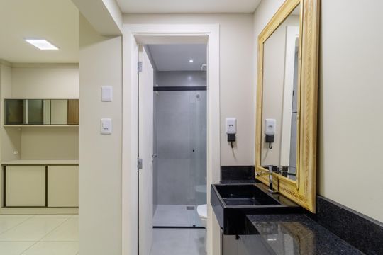 Banheiro de apartamento para alugar com 2 quartos, 75m² em Centro, Florianópolis