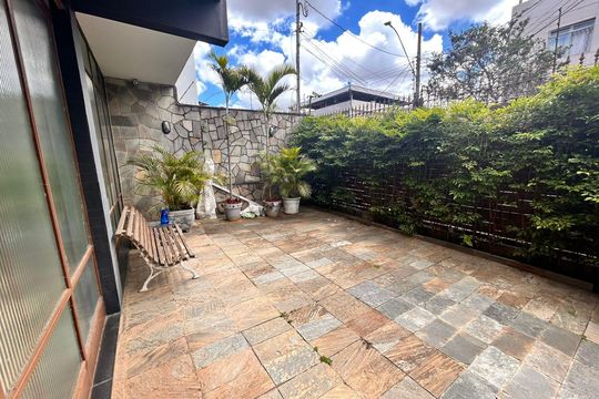 Casa para alugar com 5 quartos, 322m² em Colégio Batista, Belo Horizonte