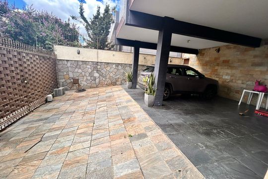 Área externa de casa para alugar com 5 quartos, 322m² em Colégio Batista, Belo Horizonte