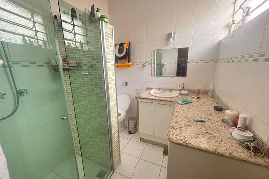 Banheiro de casa para alugar com 5 quartos, 322m² em Colégio Batista, Belo Horizonte