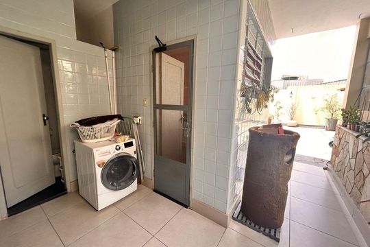Área de serviço de casa para alugar com 5 quartos, 322m² em Colégio Batista, Belo Horizonte
