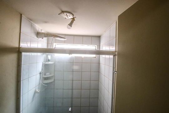 Banheiro do Quarto 1 de casa de condomínio para alugar com 5 quartos, 470m² em Stella Maris, Salvador
