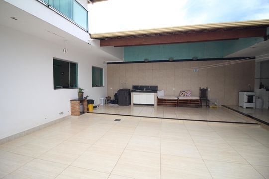 Área de Serviço de casa para alugar com 4 quartos, 322m² em Tirol (Barreiro) , Contagem