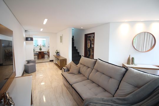 Casa para alugar com 4 quartos, 322m² em Tirol (Barreiro) , Contagem