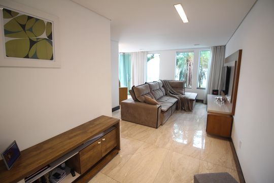 Sala de casa para alugar com 4 quartos, 322m² em Tirol (Barreiro) , Contagem