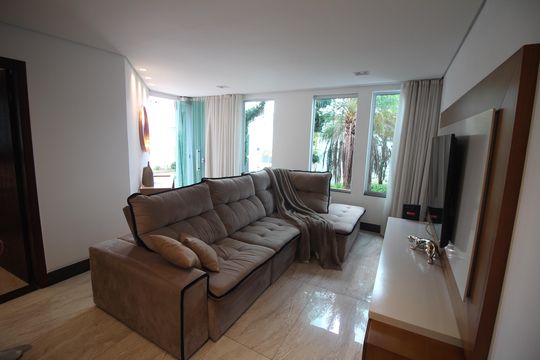 Sala de casa para alugar com 4 quartos, 322m² em Tirol (Barreiro) , Contagem