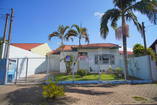 Fachada de casa à venda com 3 quartos, 360m² em Fazenda São Borja, São Leopoldo