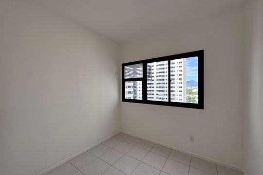 Quarto 1 de apartamento à venda com 3 quartos, 60m² em Barra da Tijuca, Rio de Janeiro