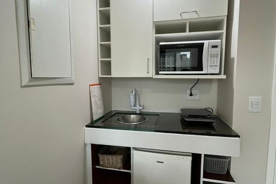Cozinha de apartamento à venda com 1 quarto, 28m² em Indianópolis, São Paulo