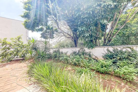 Área externa de casa para alugar com 4 quartos, 330m² em Lapa, São Paulo