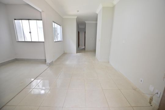 Casa à venda com 3 quartos, 250m² em Nossa Senhora de Lourdes, Goiânia