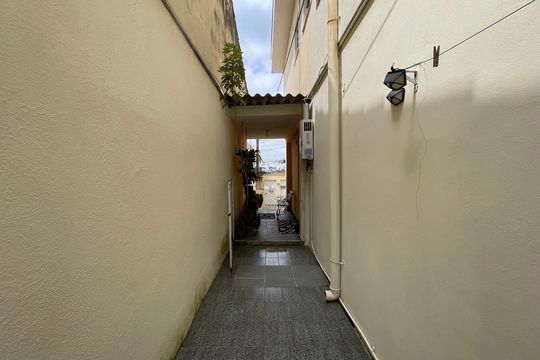 Corredor Lateral de casa à venda com 4 quartos, 98m² em Jardim das Vertentes, São Paulo