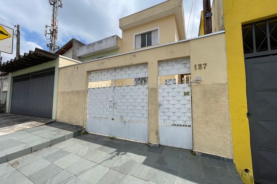 Fachada de casa à venda com 4 quartos, 98m² em Jardim das Vertentes, São Paulo