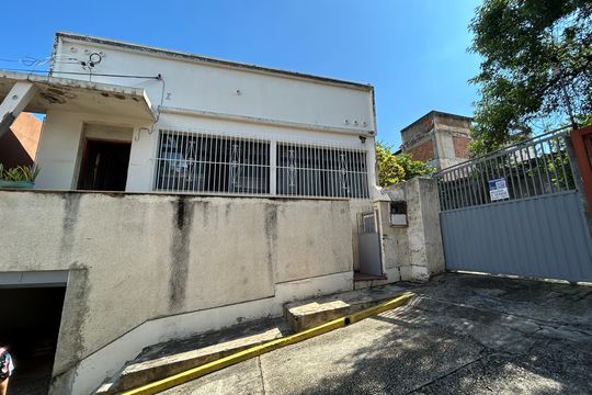 Fachada + plaquinha de casa à venda com 2 quartos, 121m² em Engenho de Dentro, Rio de Janeiro