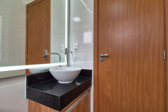 Banheiro de apartamento para alugar com 2 quartos, 45m² em Vila Satúrnia, Campinas