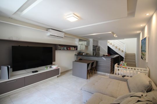Sala de casa de condomínio à venda com 2 quartos, 120m² em Jacarepaguá, Rio de Janeiro